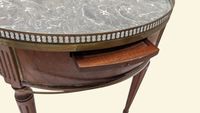 Table basse dite "bouillotte" en acajou marqueté surmontée d… (photo 3)