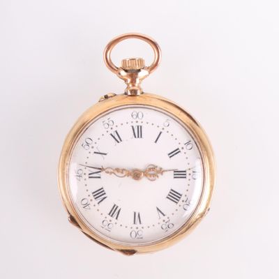 montre de poche avec chiffres romains et chiffres romains sur le cadran