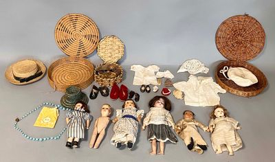 a lot of dolls that are sitting on a table