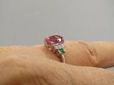 Bague en or blanc sertie d'une tourmaline rose et de diamants