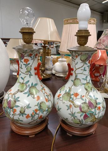 Chine (moderne). Paire de lampe en porcelaine. Hauteur sans ampou