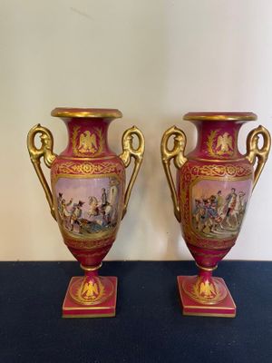 two vases that are sitting on a table