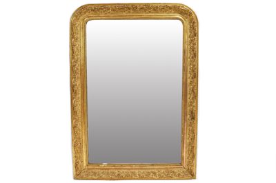 un miroir encadré d'or sur un mur blanc avec un fond blanc