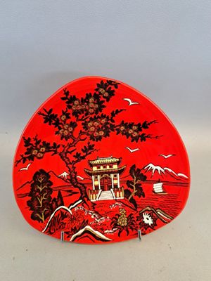 Longwy, Pagode chinoise, assiette en faïence décorative émai…