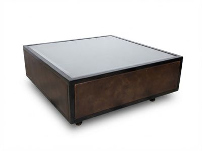 table basse avec un plateau en verre et un piètement en bois