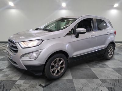 Une Ford EcoSport Titanium 2018 dans un showroom au sol à damier