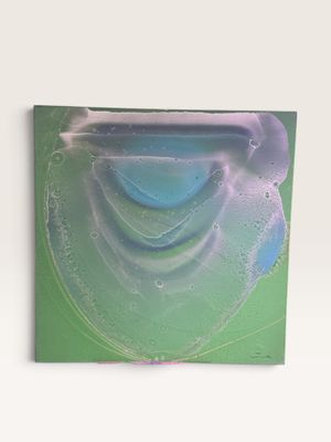peinture représentant une vague verte et bleue avec des bulles sur fond blanc