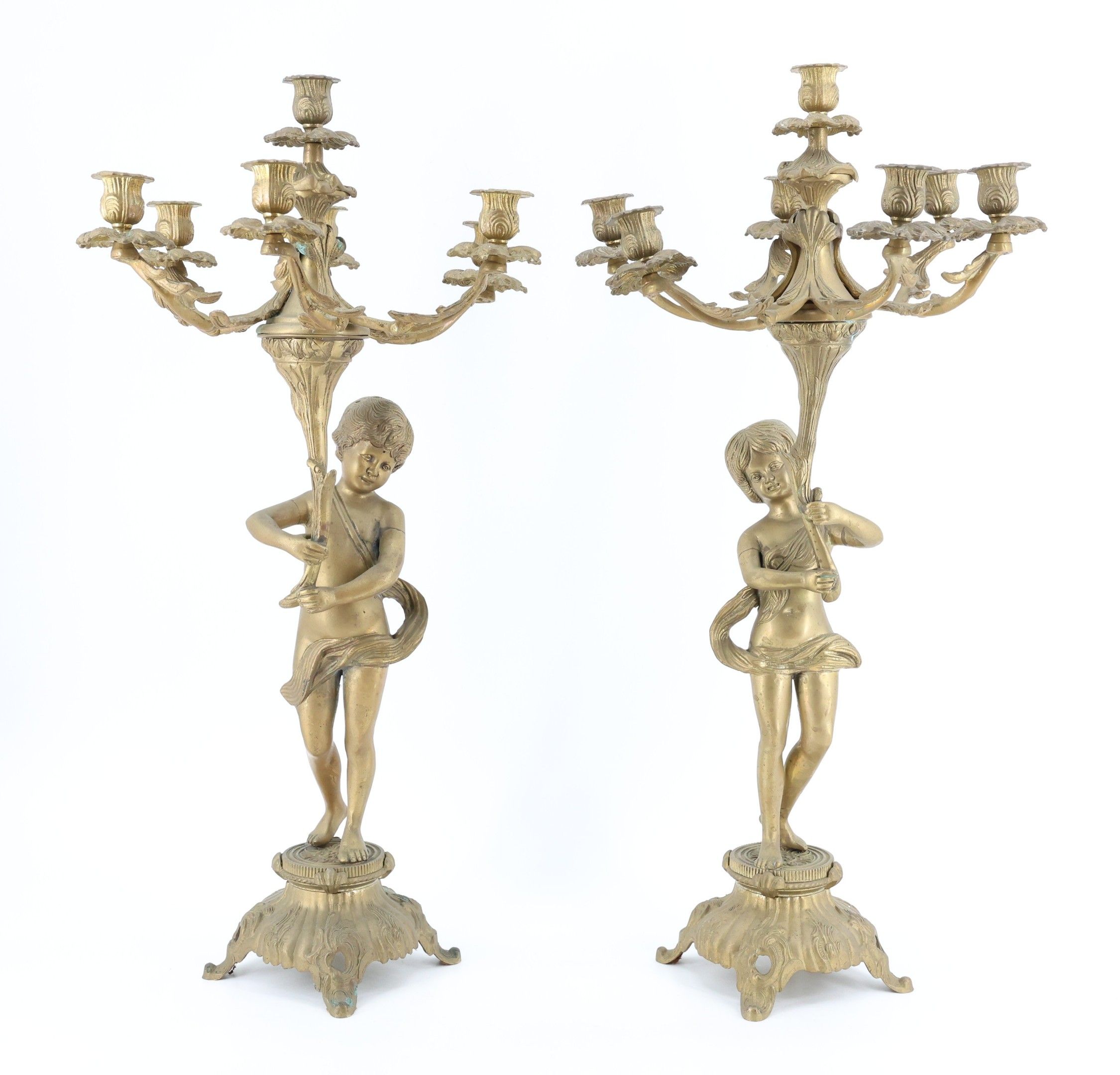 Paire de candélabres en bronze ciselé et patiné à sept lumiè…