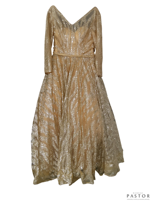 une photo d'une robe dorée sur un mannequin, un mannequin, un mannequin, un mannequin, un mannequin, un mannequin, un mannequin, un mann