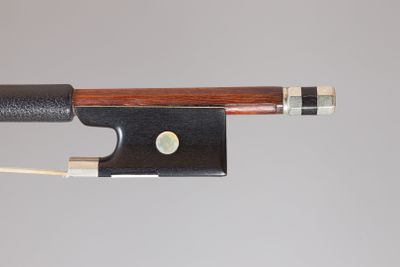 Archet de violon de CUNIOT-HURY, fait vers 1900, en bois de …
