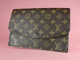 louis vuittou wallet in monogram canvas