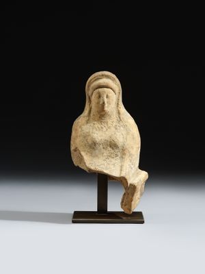 une image représentant la statue d'un homme barbu