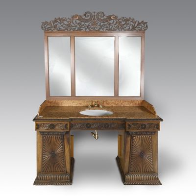 une coiffeuse ancienne en bois avec trois miroirs et un lavabo