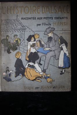 un livre avec une photo de gens dans un village