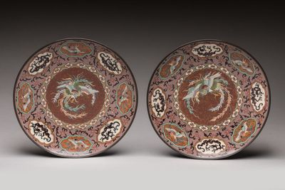 Extrême Orient XXe - Paire de plats cloisonnés à décor de Ph…