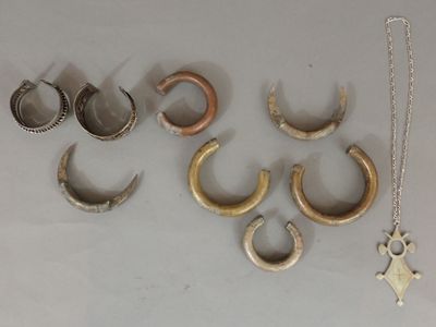 BURKINA FASO, Lot de bracelets d'esclaves et éléments de bra…