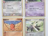 Quatre cartes Pokémon sont représentées sur une surface blanche
