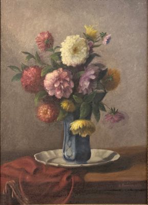 une peinture de fleurs dans un vase bleu sur une table