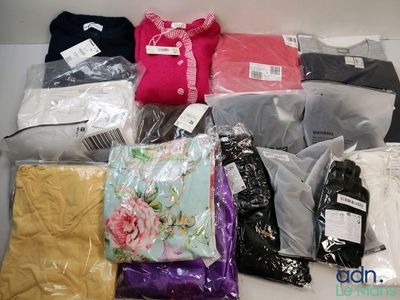 Lot de 19 vêtements/accessoires de diverses tailles et marqu…