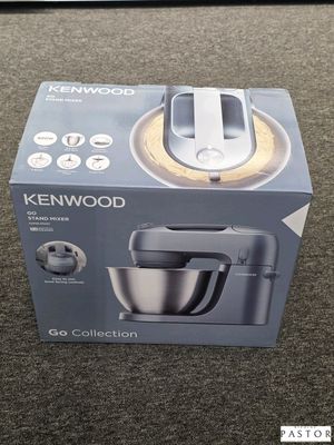 Emballage du robot pâtissier Kenwood Go Collection dans sa boîte, posé sur un tapis