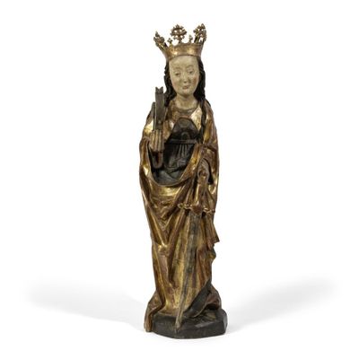 une statue représentant une femme coiffée d'une couronne
