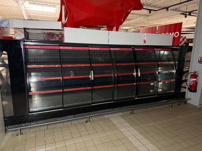 Ilot réfrigéré trois faces armoires FREOR.