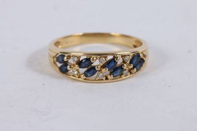 Bague en or jaune 750 ‰ sertie de huit saphirs de forme nave… - Photo 1