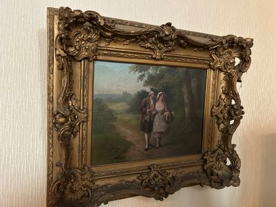 une photo d'un tableau accroché au mur