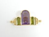 une image représentant une bague en or sertie d'un amethorate violet et vert