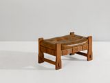 tabouret en bois et en cuir, en forme de repose-pieds