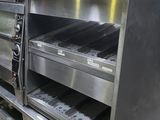 beaucoup de nourriture sur le plan de travail de la cuisine