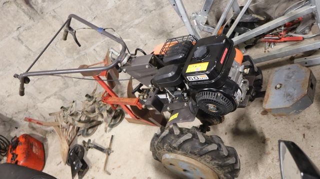Motoculteur HUSQVARNA T860 avec motorisation SUBARU 6.0. Équipée ...