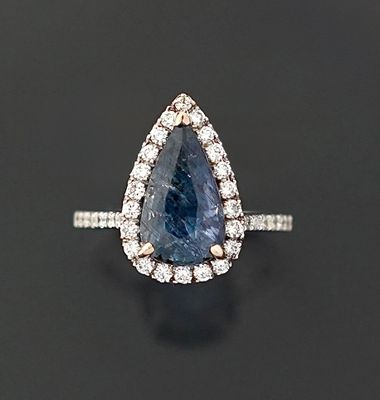 Bague en or gris 18k 750 millièmes ornée d'un saphir de tail…