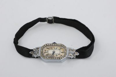 Boitier de montre en argent et pierres légèrement jaunes imi…