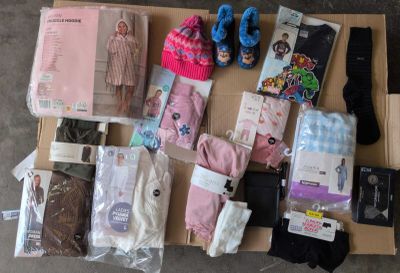 246 / 1 palette de 52 kg de mix textile ( écharpe, pan…