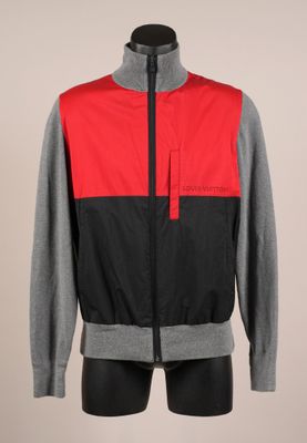une veste rouge et noire sur un mannequin, un mannequin, un mannequin, un mannequin, un mannequin, un mannequin, un mannequin, un mannequin, un mannequin, un mannequin, un mannequin, un mannequin, un mannequin, un mannequin, un mannequin, un mannequin, un mannequin, un mannequin, un mannequin, un mannequin, un mannequin, un mannequin, un mannequin, un mannequin, un mannequin, un mannequin, un mannequin, un mannequin, un mannequin, un mannequin, un mannequin, un mannequin, un mannequin, un manne