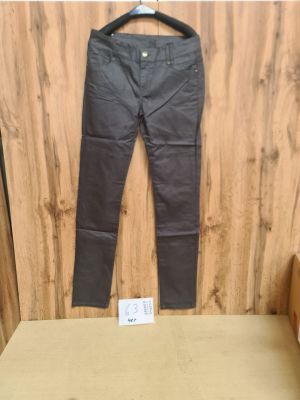 Lot de 48 pantalons femme ? Coupe slim coloris gris/kaki