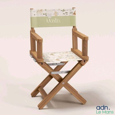 une chaise en bois recouverte d'un revêtement vert et blanc