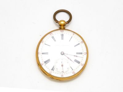une montre de poche en or avec des chiffres romains sur le cadran