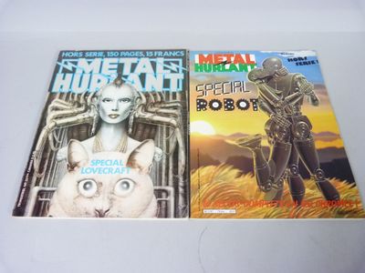 deux livres posés sur une table