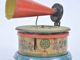 une boîte à musique à l'ancienne munie d'un cornet