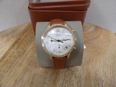 Montre Michael Korsch avec bracelet en cuir marron et boîtier doré