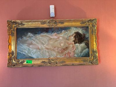 une photo d'un tableau accroché au mur