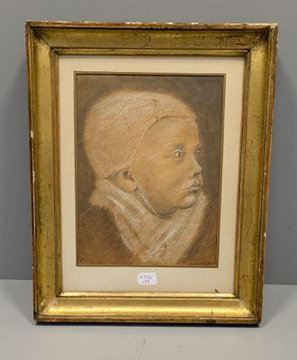 tableau représentant un bébé dans un cadre doré sur fond blanc