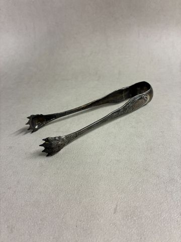 Pince à sucre en argent Minerve. Poids : 53,37gr