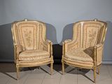 paire de fauteuils de style Louis XVI, dans la veine de Louis XVI