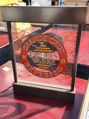 Une enseigne JACQUES VABRE électrifiée - 44/33.