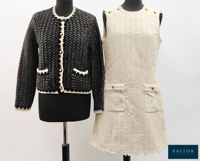 deux robes sont présentées côte à côte sur un mannequin