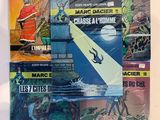 les couvertures des livres sont empilées les unes sur les autres