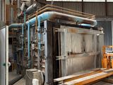 une grande machine installée dans un bâtiment